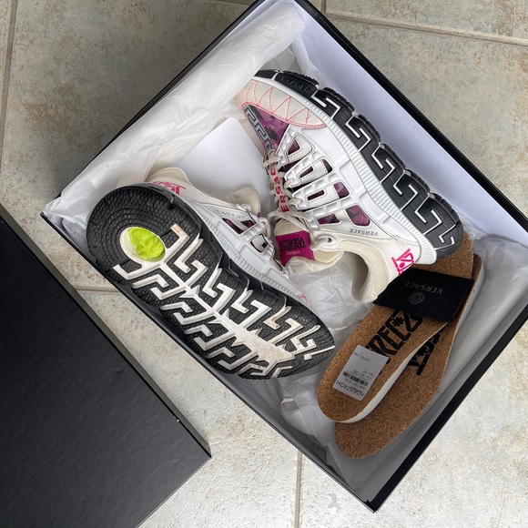 Varsace gorgeous shoes - Picture 3 of 7